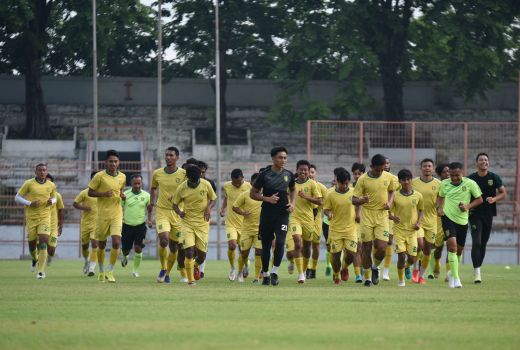 Persebaya Latihan Terakhir, Aji Santoso Jaga Mental Pemain - GenPI.co JATIM
