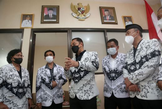 Pemkot Surabaya dan PGRI Data Guru Belum Tersertifikasi - GenPI.co JATIM