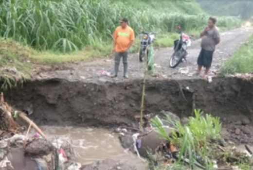 Jembatan Rusak, Akses 2 Dusun di Ngantang Kabupaten Malang Putus - GenPI.co JATIM