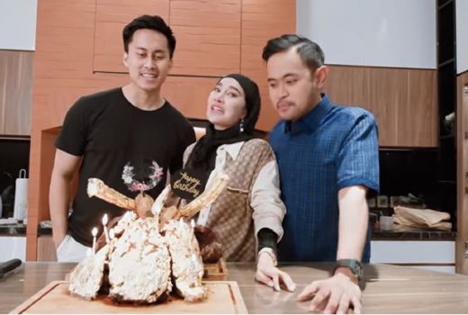 Crazy Rich Malang Masak Daging Berlapis Emas, Harganya Fantastis - GenPI.co JATIM
