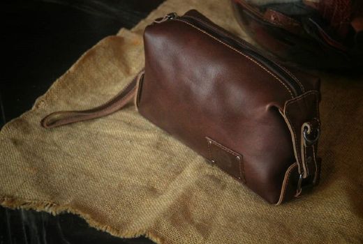 John Anglo Asal Surabaya, Sediakan Aksesoris Berbahan Kulit - GenPI.co JATIM