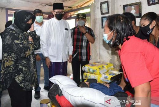 2 Bersaudara Penderita Mikrosefalus Dapat Bantuan Mensos - GenPI.co JATIM