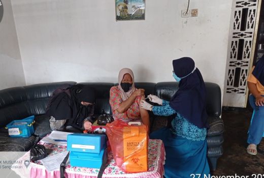 Polres Malang Gencar Vaksinasi Lansia, ini Tujuannya - GenPI.co JATIM