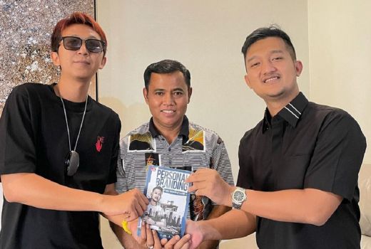 Crazy Rich Tulungagung Menang Lelang, Transfer Rp 400 Juta Tunai - GenPI.co JATIM