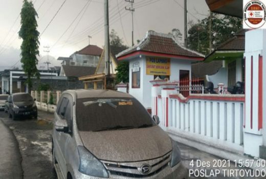Wilayah Kabupaten Malang Hujan Abu, Dampak Erupsi Semeru - GenPI.co JATIM