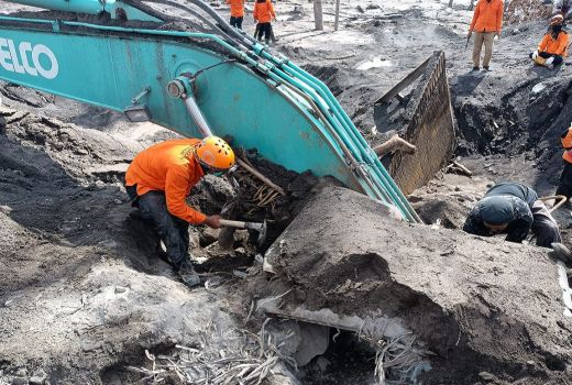 Korban Meninggal Gunung Semeru Ditemukan Lagi, Totalnya 43 Orang - GenPI.co JATIM