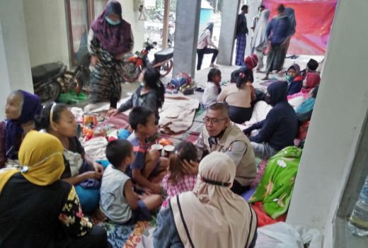 Polres Malang Punya Cara Hapus Trauma Anak-anak Pengungsi Semeru - GenPI.co JATIM