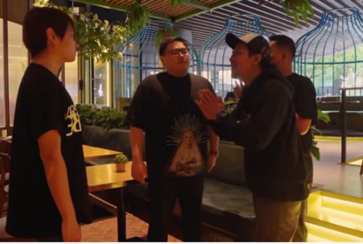 Ponselnya Diinjak, Tengok yang Dilakukan Crazy Rich Surabaya ini - GenPI.co JATIM