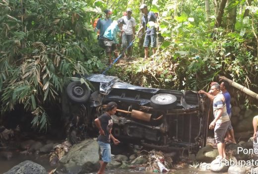 Jembatan Ambles, Satu Mobil Terseret, OMG! - GenPI.co JATIM