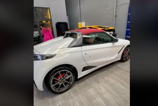 Crazy Rich Surabaya Kasih Lihat Mobil Langka, Bentuknya Unik - GenPI.co JATIM