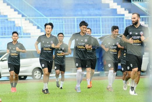 Arema FC Sempat Kesulitan Cari Tempat Latihan di Bali - GenPI.co JATIM