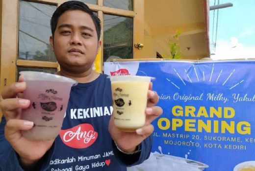 Racik Jamu Kekinian, Pria Asal Kediri ini Sukses Datangkan Cuan - GenPI.co JATIM