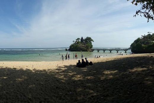 Pantai Balekambang Sepi, Yuk Cus Liburan! - GenPI.co JATIM