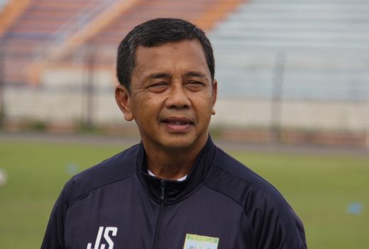 Lawan Arema FC, Pelatih Persela Enggan Kecolongan - GenPI.co JATIM