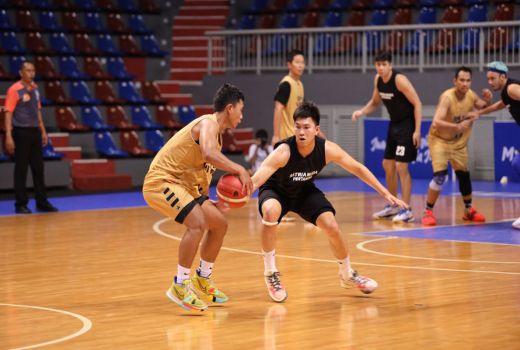 Dewa United Kalah Lawan Satria Muda di Tune Up Game IBL 2022 - GenPI.co JATIM