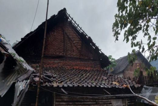 Angin Kencang Rusak 16 Rumah di Singosari - GenPI.co JATIM