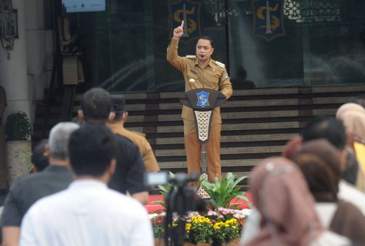 SOTK Berlaku, Wali Kota Surabaya Siap Copot Pejabat Tak Solutif - GenPI.co JATIM