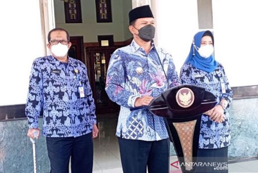 Wali Kota Madiun Geram, Ribuan Laptop Tiba Tak Sesuai Spesifikasi - GenPI.co JATIM