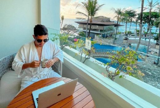 Berawal Hobi Staycation, Christopher Dapat Tawaran Menggiurkan - GenPI.co JATIM