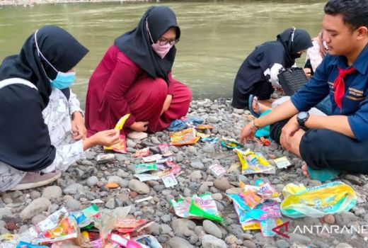 Ecoton Beber Temuan Mengejutkan di Sungai Bedadung Jember - GenPI.co JATIM