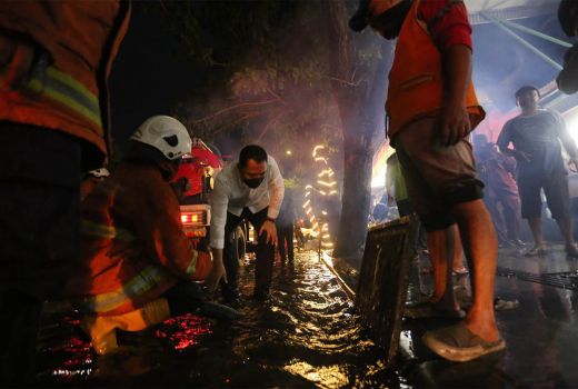 Surabaya Banjir, Eri Cahyadi Janji Lakukan ini - GenPI.co JATIM