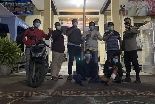 Aksi 2 Pemuda di Surabaya ini Bikin Geram, Kerap Resahkan Mak-Mak - GenPI.co JATIM