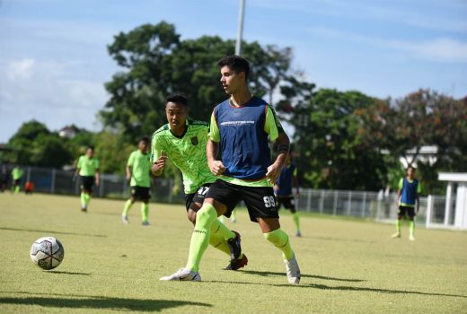 Menatap Laga Persebaya vs Arema FC, Bonek ini Anggap Laga Biasa - GenPI.co JATIM