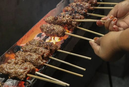 Sate Pak Djamil Mojokerto, Cita Rasanya Khas, Penuh Rempah - GenPI.co JATIM