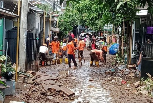 Pemkab Jember Bersihkan Material Banjir, Akhir Minggu Rampung - GenPI.co JATIM