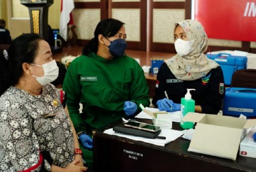 ASN di Kota Batu Mulai Terima Vaksin Booster, ini Kriterianya - GenPI.co JATIM