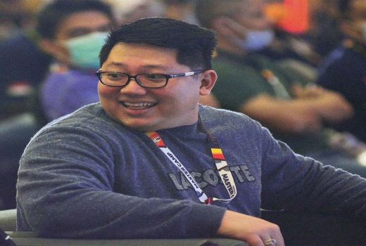 Reza Paten, Pemenang Lelang Bandana Atta Halilintar Rp 2,2 M - GenPI.co JATIM