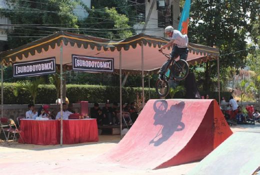 Pemula Wajib Tahu, ini Tips Memilih Sepedah BMX - GenPI.co JATIM