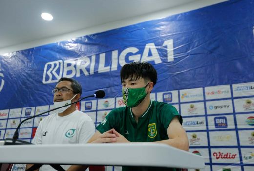Raih 3 Poin Hadapi PSS Sleman, Aji Santoso Ungkap Rahasianya - GenPI.co JATIM