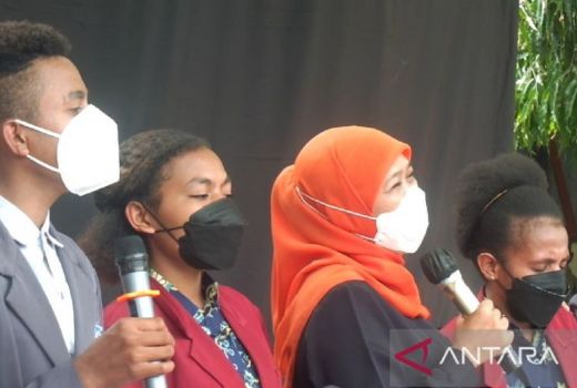 Khofifah Turun ke SMAN Pakusari Jember, Oknum Guru Dimutasi - GenPI.co JATIM