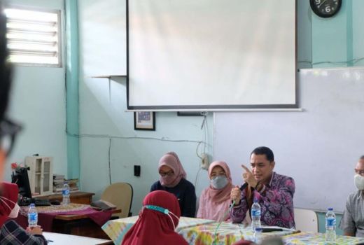 Guru Pukul Siswa di SMPN 49, Eri Cahyadi Lakukan Respons ini - GenPI.co JATIM