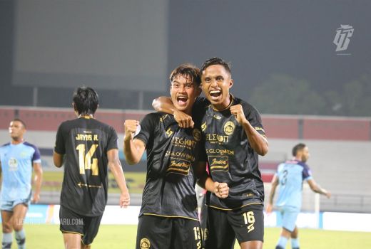 Arema FC Rebut Posisi Puncak Setelah Kalahkan Persela - GenPI.co JATIM