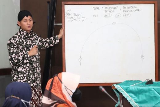 Nur Arifin, Sosok Bupati Muda yang Pernah Menjadi Anak Band - GenPI.co JATIM