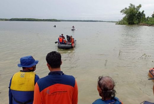 Perahu Terbalik di Waduk Gondang Lamongan, 1 Orang Masih Hilang - GenPI.co JATIM