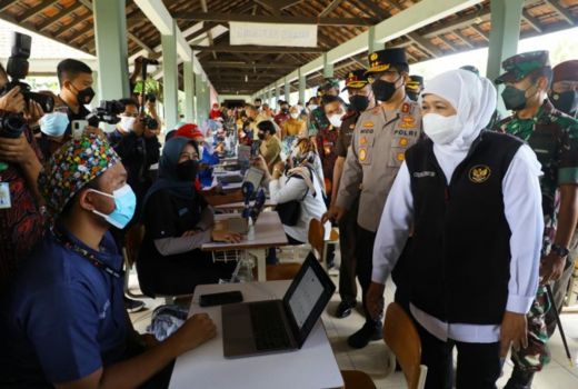 Khofifah Titip Pesan Soal Vaksin Booster, ini Katanya - GenPI.co JATIM