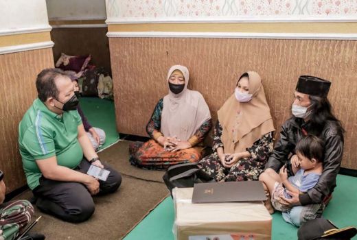 Bupati Jember Jenguk Korban Ritual Pantai Payangan - GenPI.co JATIM