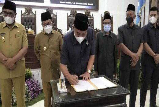 DPRD Kota Malang Sahkan Ranperda Reklame, Pemkot Minta Estetik - GenPI.co JATIM