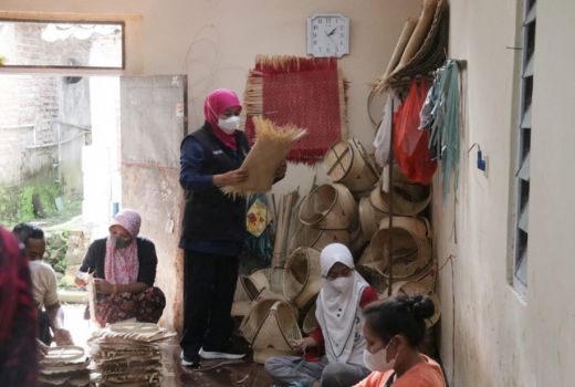 Gubernur Jawa Timur Kepincut Sentra Anyaman Bambu Magetan - GenPI.co JATIM