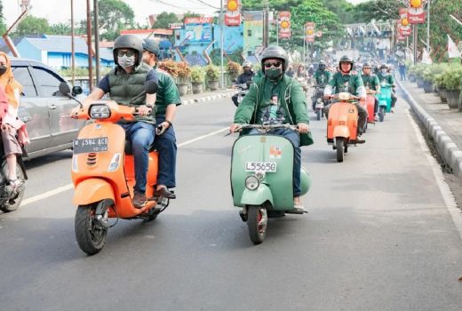 Tengok Aksi Anggota DPR RI Bersama Komunitas Vespa di Malang - GenPI.co JATIM