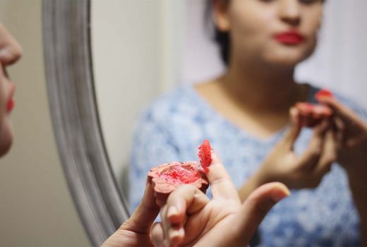 Tak Hanya Kulit, Bibir Juga Butuh Scrub, ini Manfaatnya - GenPI.co JATIM