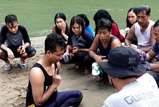 Lagi, Ritual di Pantai Dilakukan di Jember, Terungkap Alasannya - GenPI.co JATIM