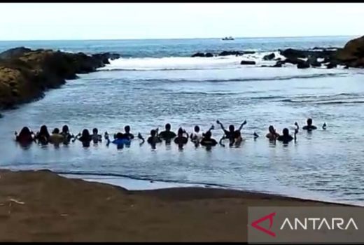 Tak Kapok Buat Ritual di Pantai Jember, Polisi Tindak Tegas - GenPI.co JATIM