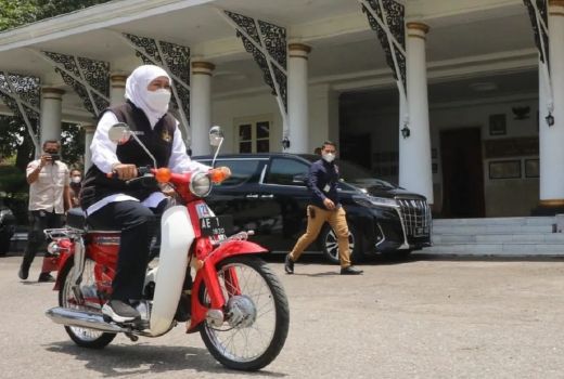Nostalgia, Gubernur Jatim Keliling Kendarai si Ulung - GenPI.co JATIM