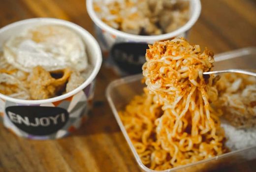Daftar Kuliner Ayam Geprek di Surabaya, Wajib Coba - GenPI.co JATIM