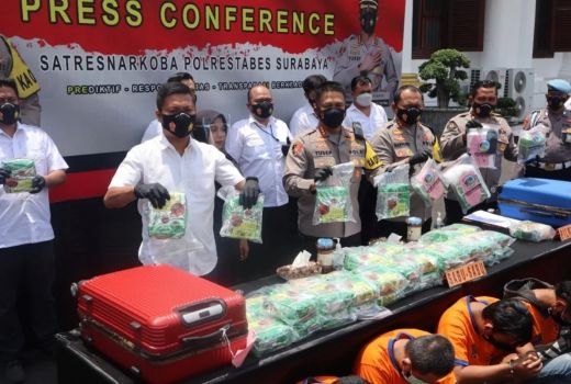 Astaga Banyak Banget, Polrestabes Surabaya Sita 2 Koper Narkoba - GenPI.co JATIM