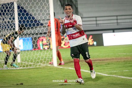 Profil Beto Goncalves, Striker Gaek Haus Gol Asal Madura United - GenPI.co JATIM